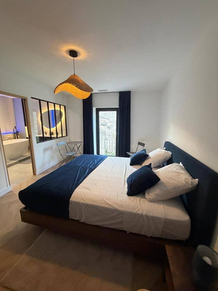 Foto 8 von 31: Three-Bedroom Apartment - High Floor