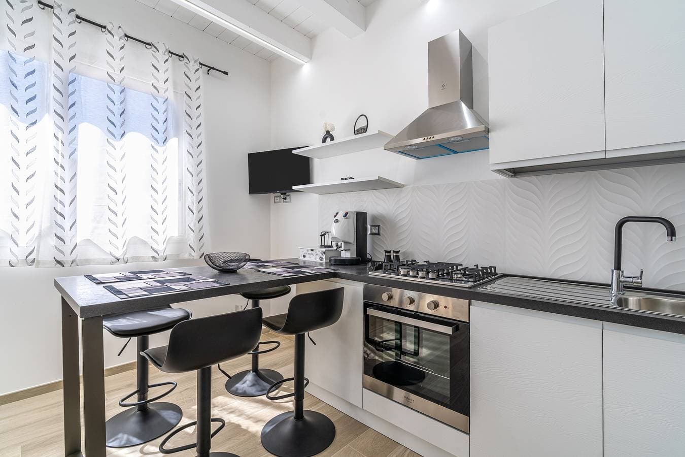 Foto 5 von 28: Mediterrane Eleganz – Wohnung im 2. Stock mit privater Terrasse, WLAN & Klimaanlage