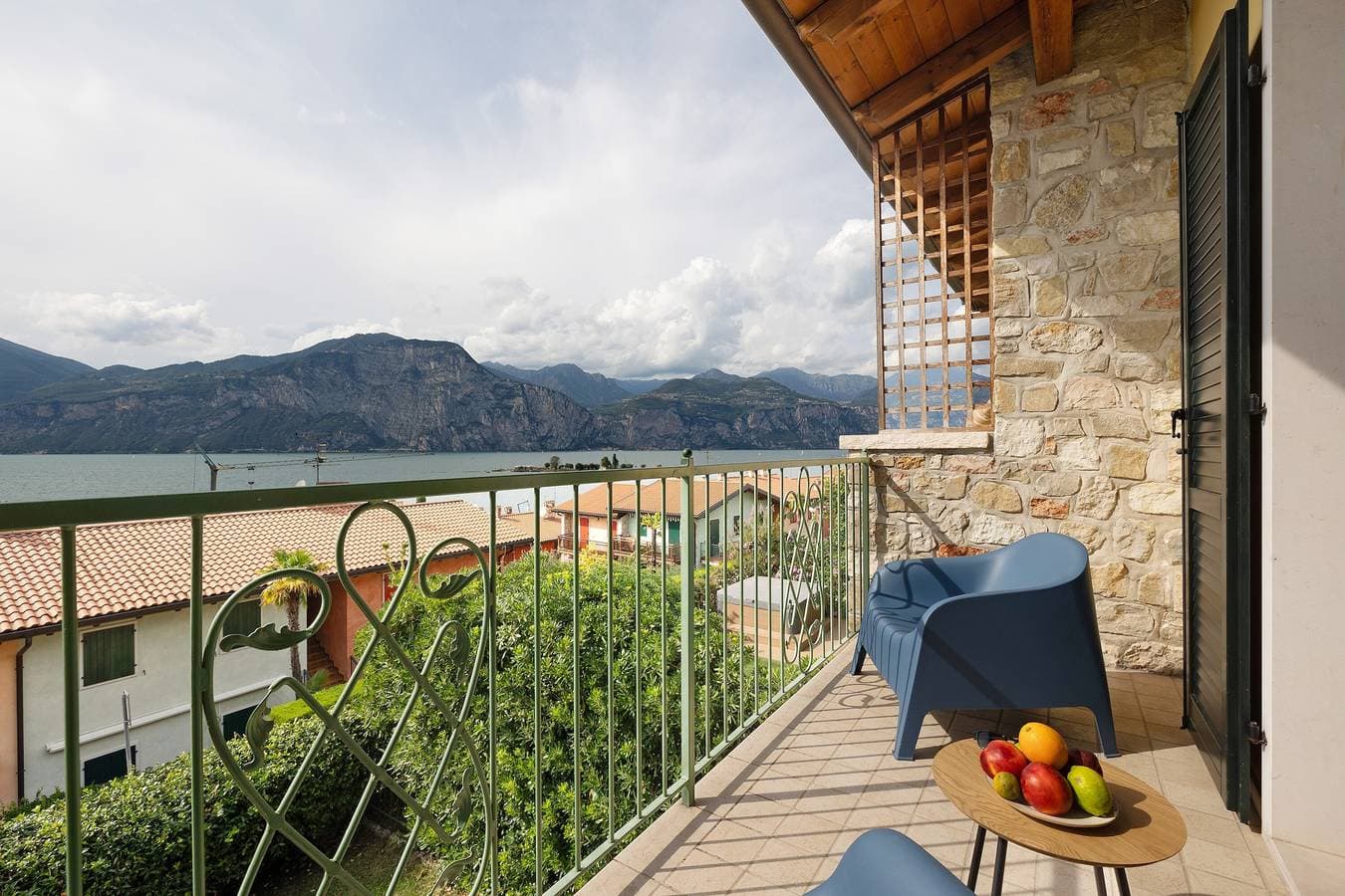 Foto 2 von 25: Ferienhaus 'Casa Di Tino' mit Seeblick, Wi-Fi und Klimaanlage