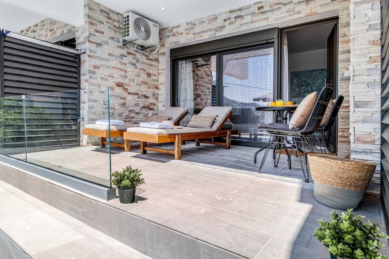 Foto 4 von 26: Einzimmerapartment 'Oceanida Penelope Lyxury Suite' mit Meerblick, WLAN und Klimaanlage