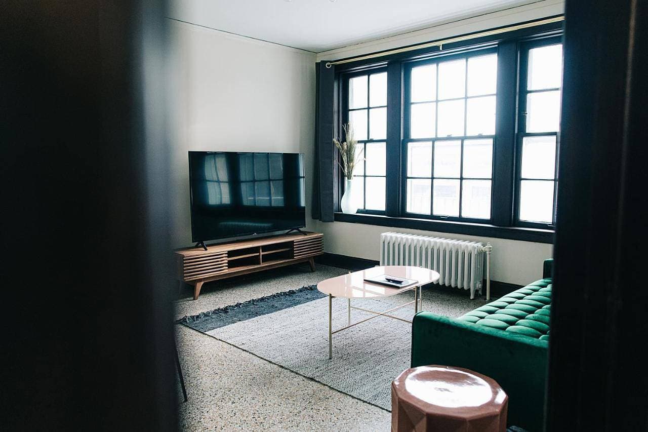 Foto 8 von 23: Two-Bedroom Apartment with City View