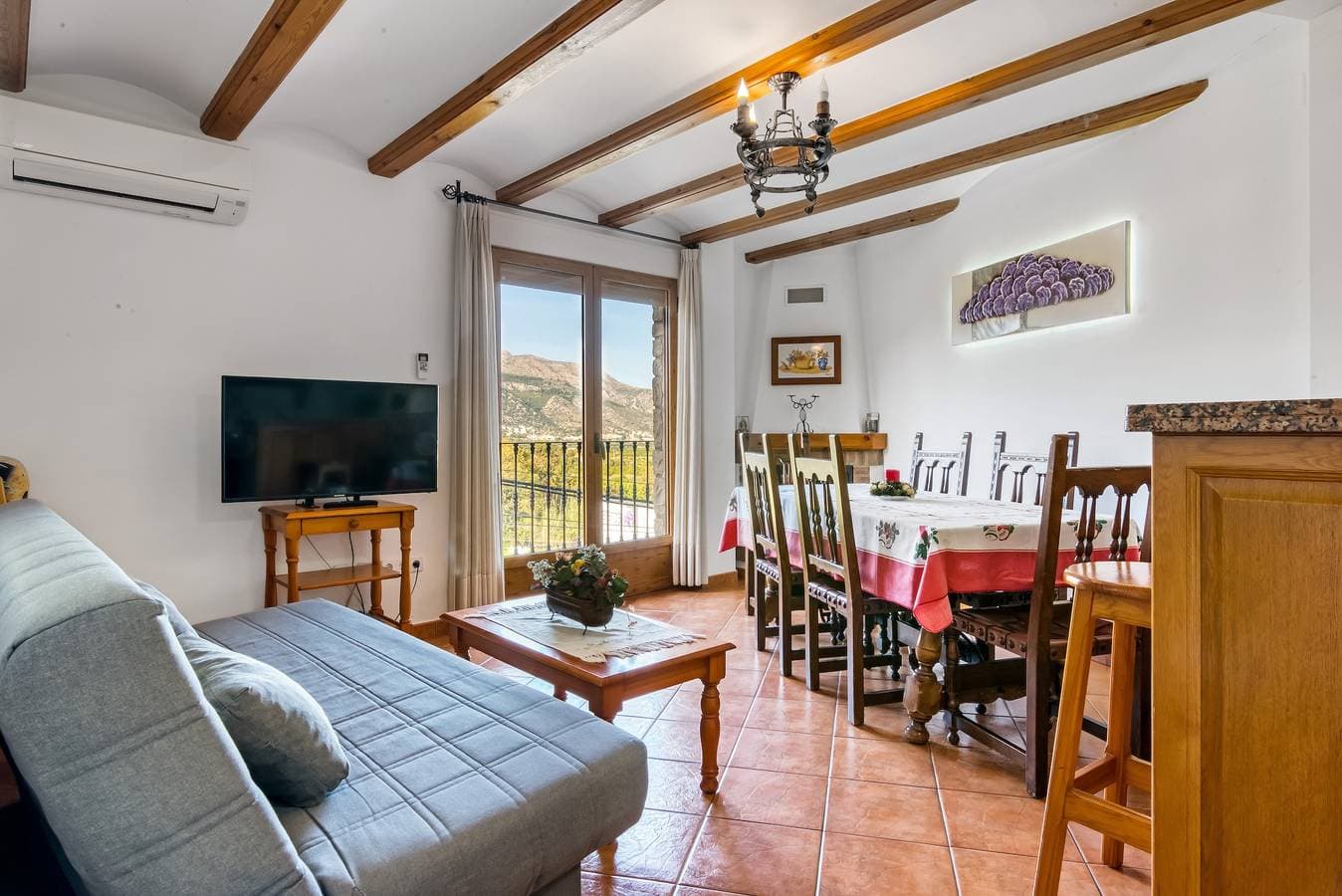 Foto 2 von 31: Ferienwohnung 'La Solana' mit Bergblick, Wi-Fi und Klimaanlage