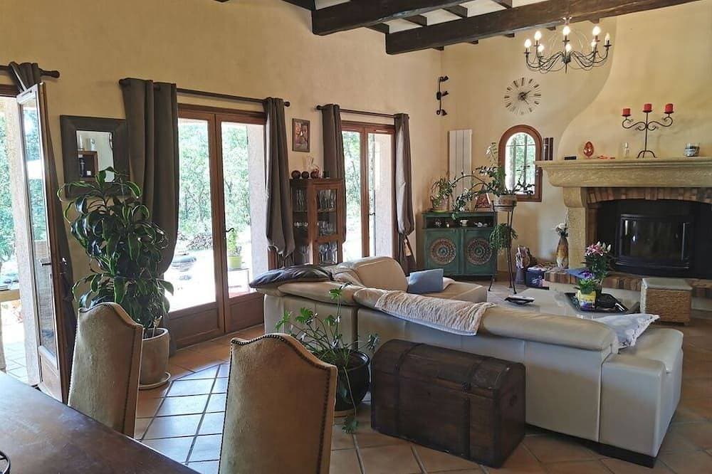 Foto 7 von 19: Charming villa between sea and mountains
