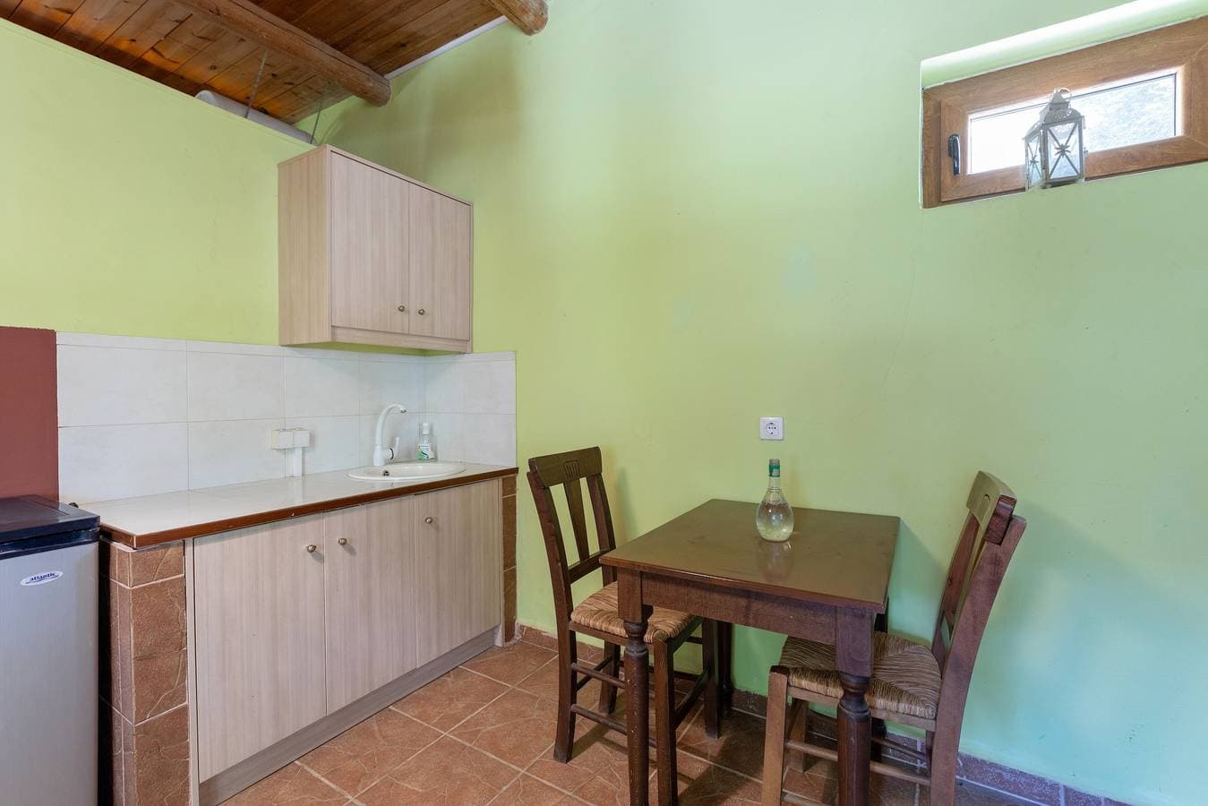 Foto 5 von 32: Einzimmerapartment 'Akros Oreon, Omalos' mit Bergblick, privater Terrasse und WLAN