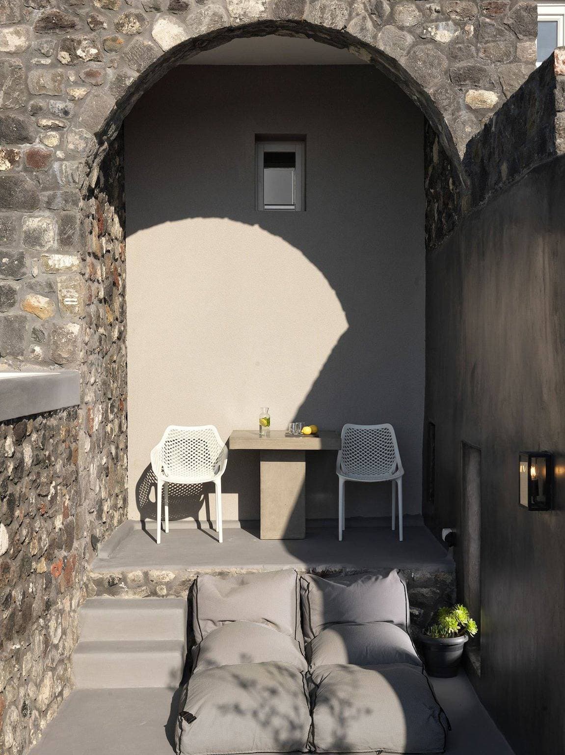Foto 10 von 17: Luxury Santorini Villa | Superior Villa | Private Heated Plunge Pool | Sea View
