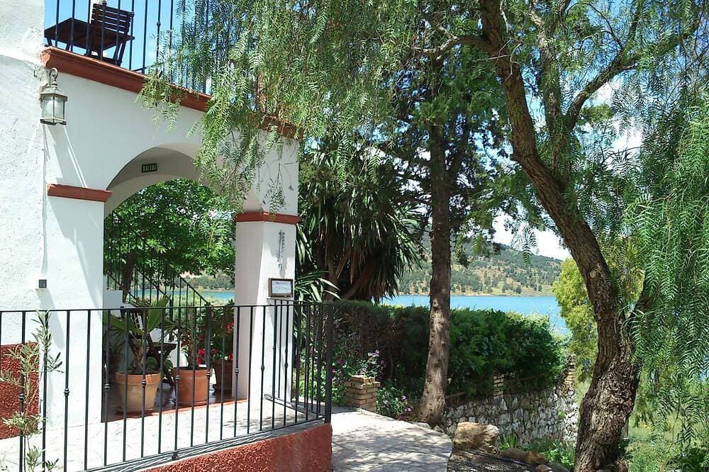 Foto 9 von 30: Renoviertes Ferienwohnungen mit grosser Terrasse und panoramischer Seeblick