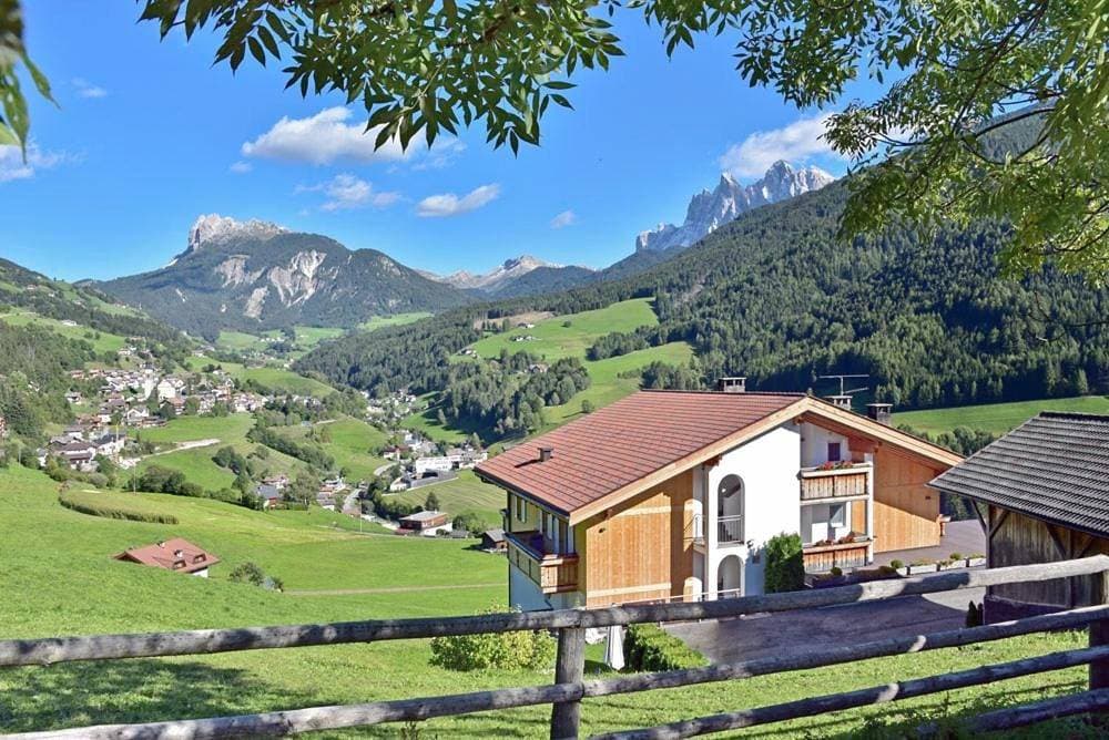 Foto 2 von 13: Apartment with Mountain View