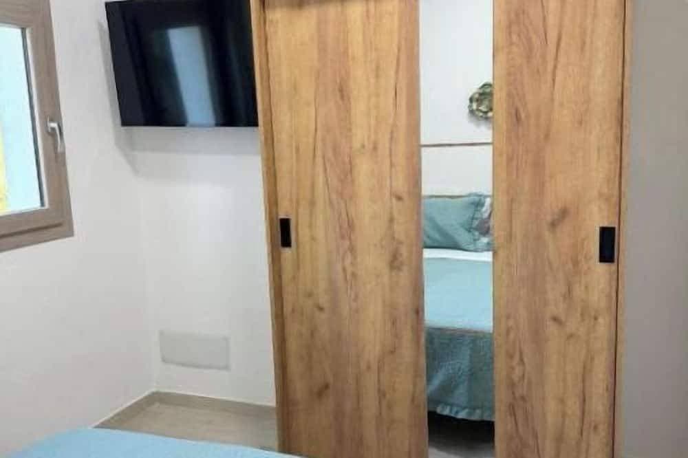 Foto 2 von 30: Attinie Apartment – ​​Relax and enjoy the sea view just steps from the beach.