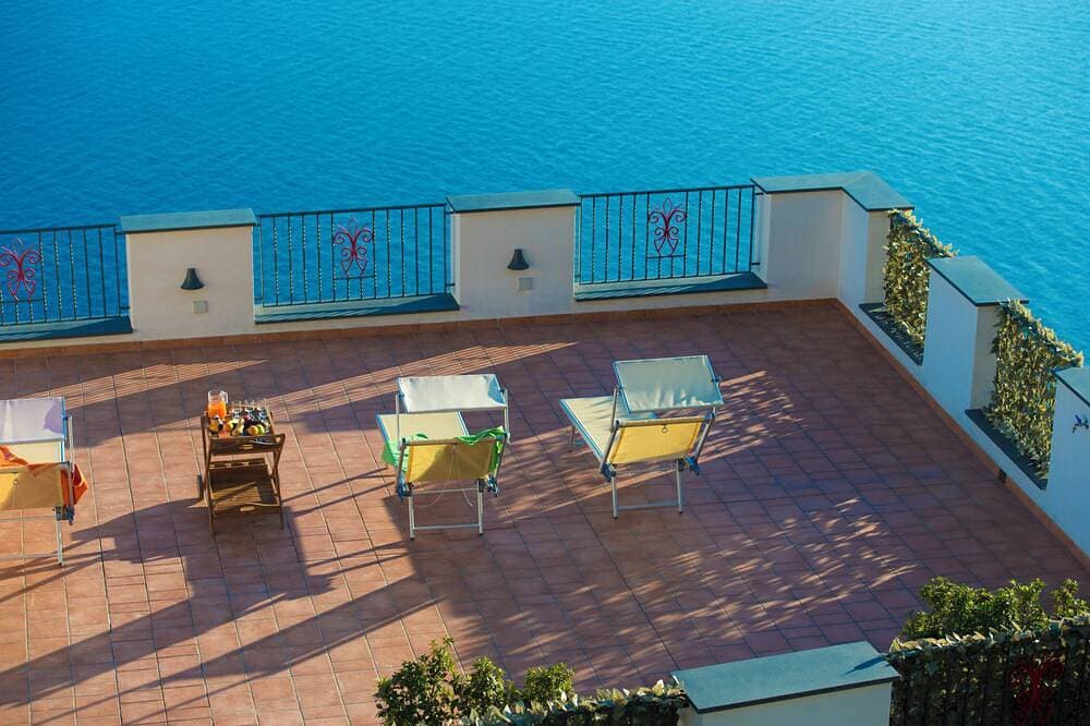 Foto 7 von 17: Zaffiro apartment with panoramic sea view between Amalfi and Positano