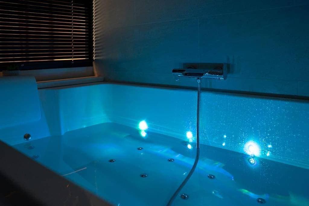 Foto 10 von 29: King Suite with Spa Bath