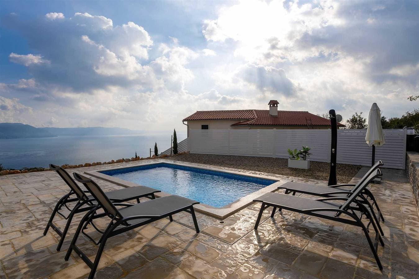Foto 7 von 22: Angel Marie Villa in ruhiger Lage mit Meerblick