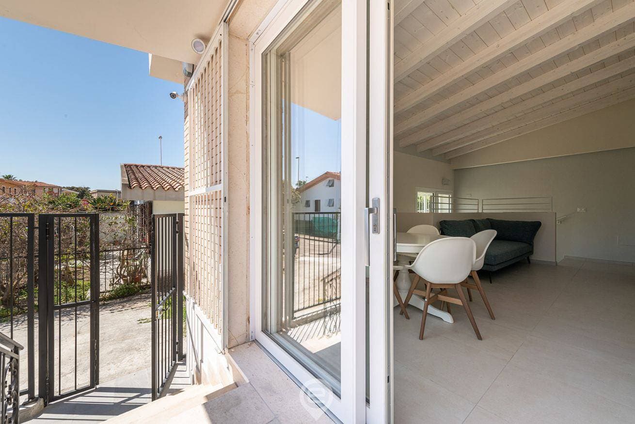 Foto 9 von 35: Villa für 5 Personen mit Balkon/Terrasse