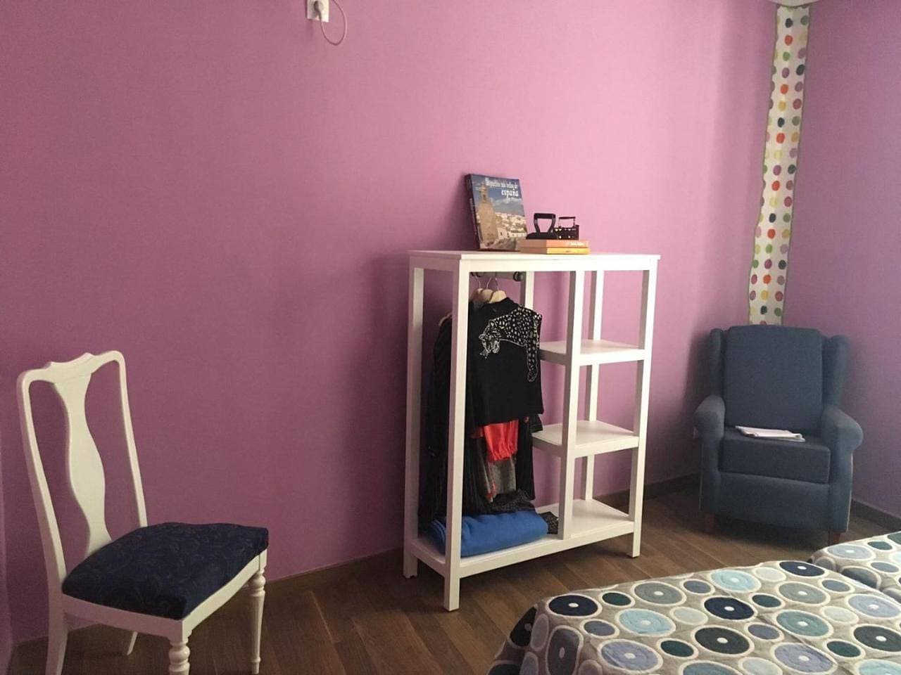 Foto 7 von 14: Family Room with Private Bathroom