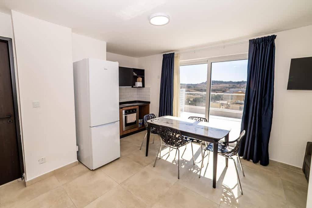 Peaceful Penthouse with Country Views - by HostMT 1