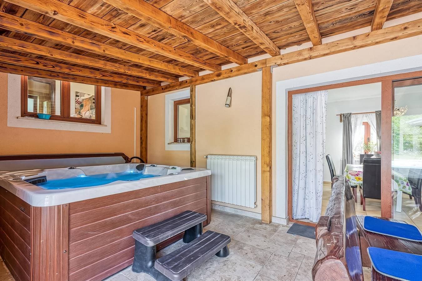 Foto 3 von 35: Villa Simac With Pool and Whirlpool