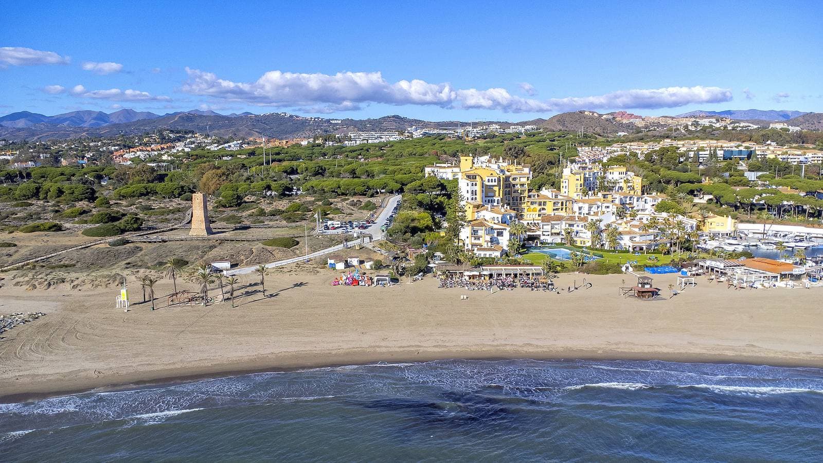 Foto 2 von 78: Cubo's Penthouse Cabopino Port Marbella +Parking