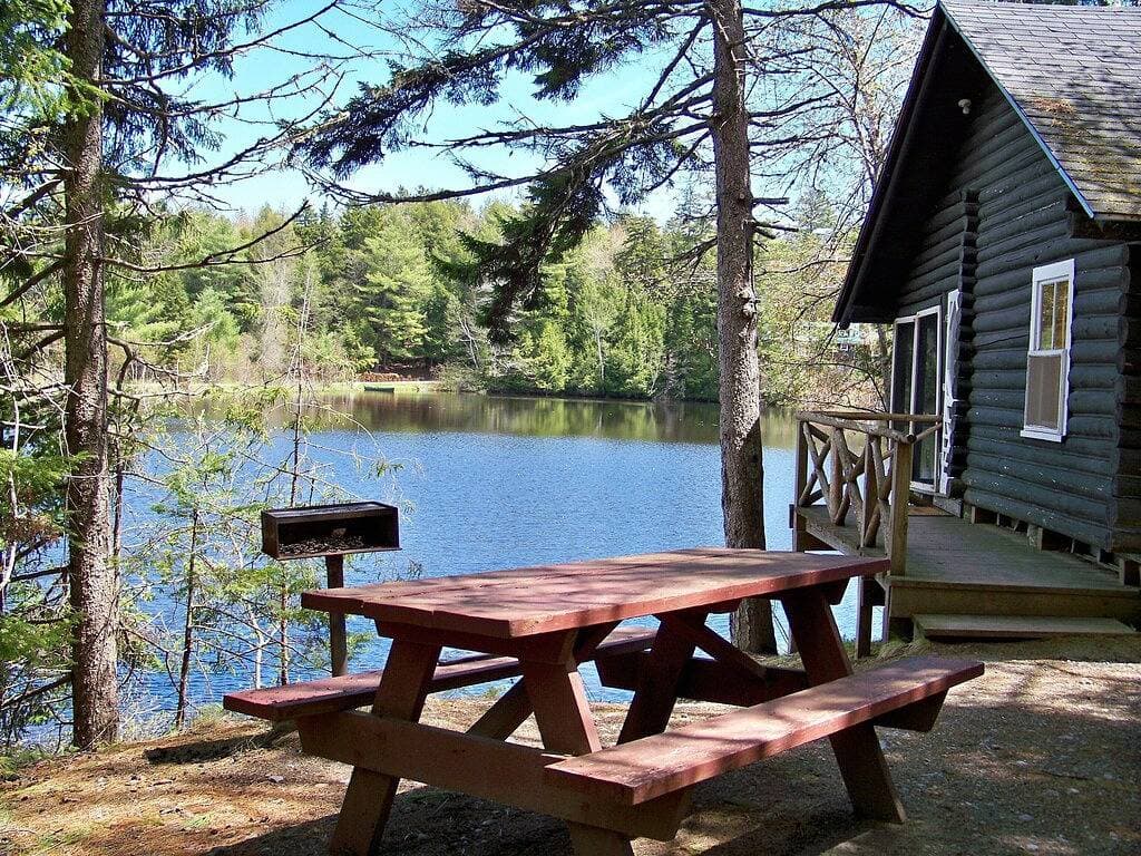 Foto 4 von 25: Haustierfreundlich Vollständig ausgerüstete Hütte mit Blick auf das Wasser in Downeast Maine, 4 Schlafplätze