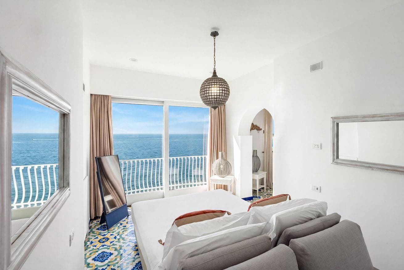 Foto 10 von 62: Villa Stunning view on the sea of Naples with private pool and beach access