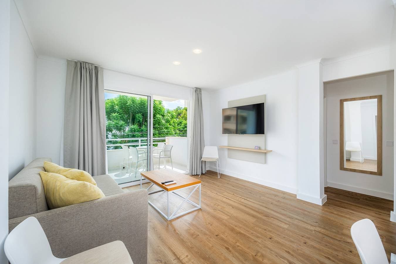 Foto 3 von 26: Ferienwohnung 'Apartament Massanet 1b' mit Balkon, WLAN und Klimaanlage