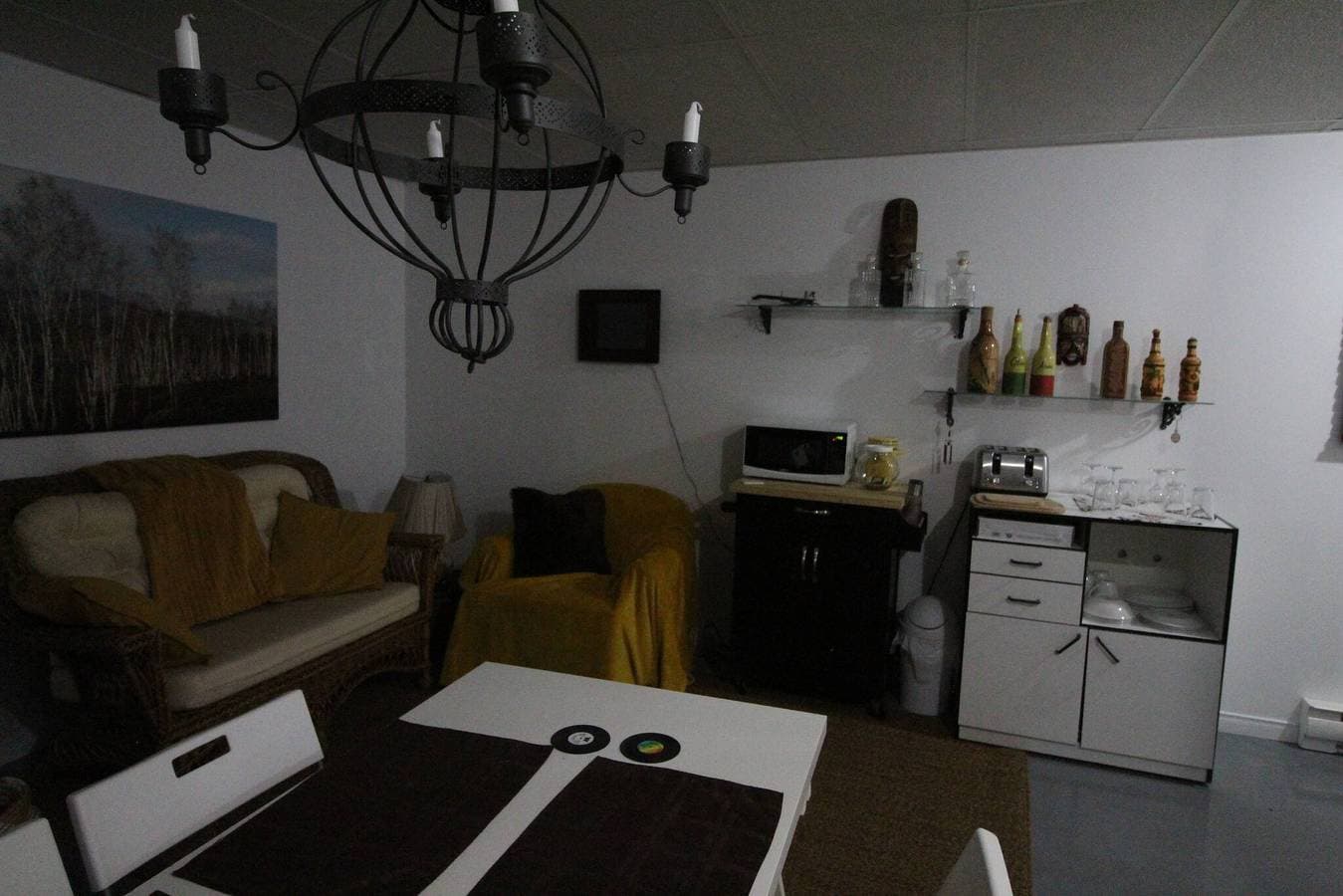 Foto 7 von 29: Großes Luther King-Schlafzimmer, entspanntes, modernes Dekor