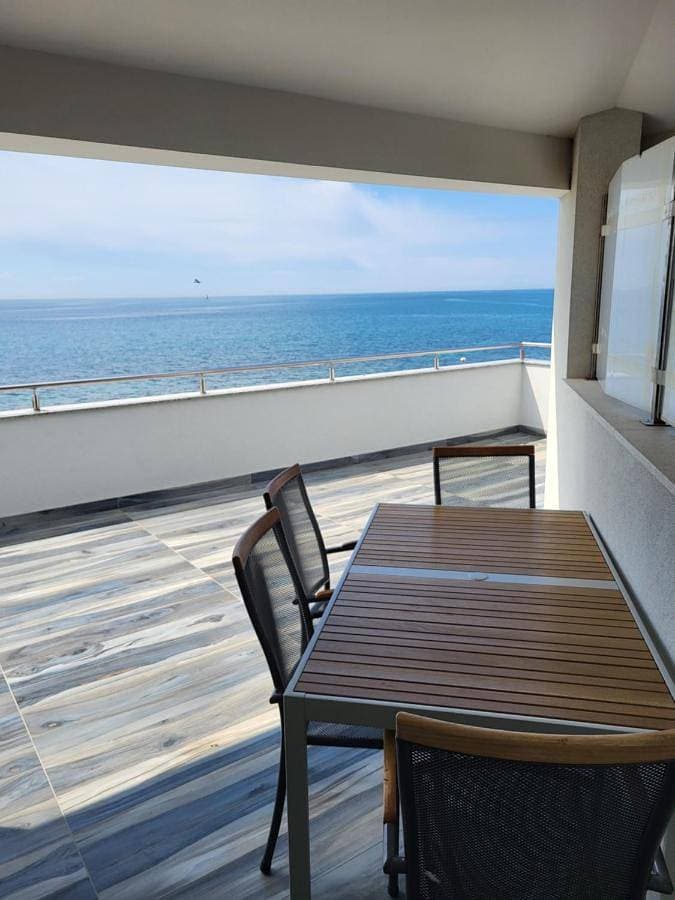 Foto 3 von 11: Studio with Terrace and Sea View