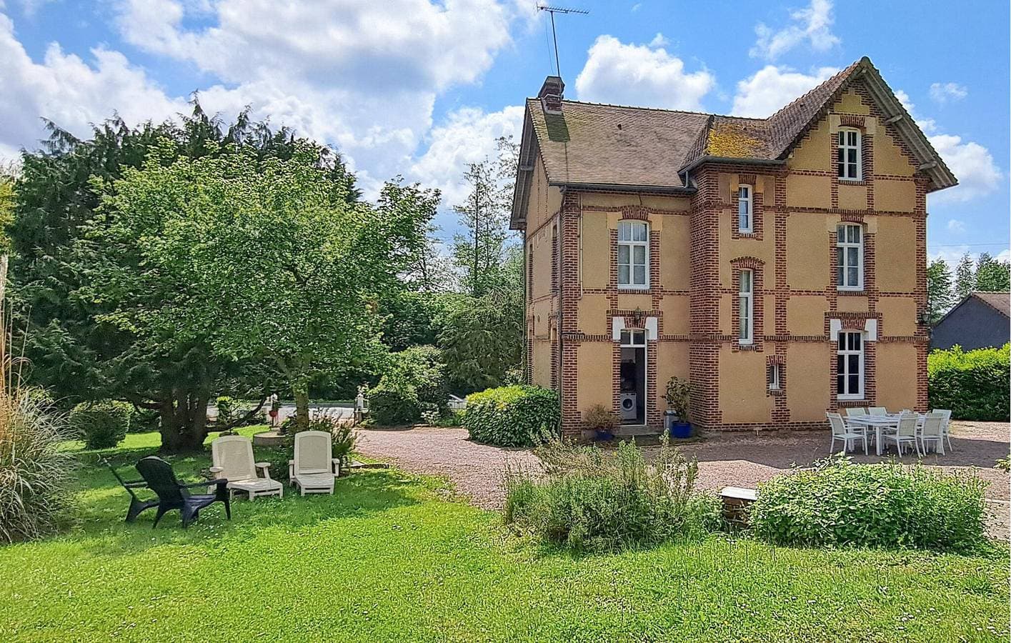Foto 2 von 35: Gemütliche Wohnung mit Garten, WiFi & Parkplatz in der Nähe von Montviette