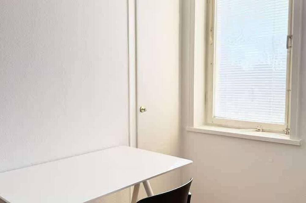 Foto 10 von 12: Quiet 1Br Apartment with Balcony, 20min to City
