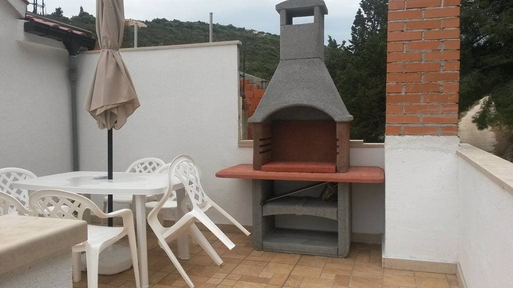 Foto 9 von 20: Studioapartment in Povlja mit Meerblick, Terrasse, Klimaanlage, W-Lan (3365-1)