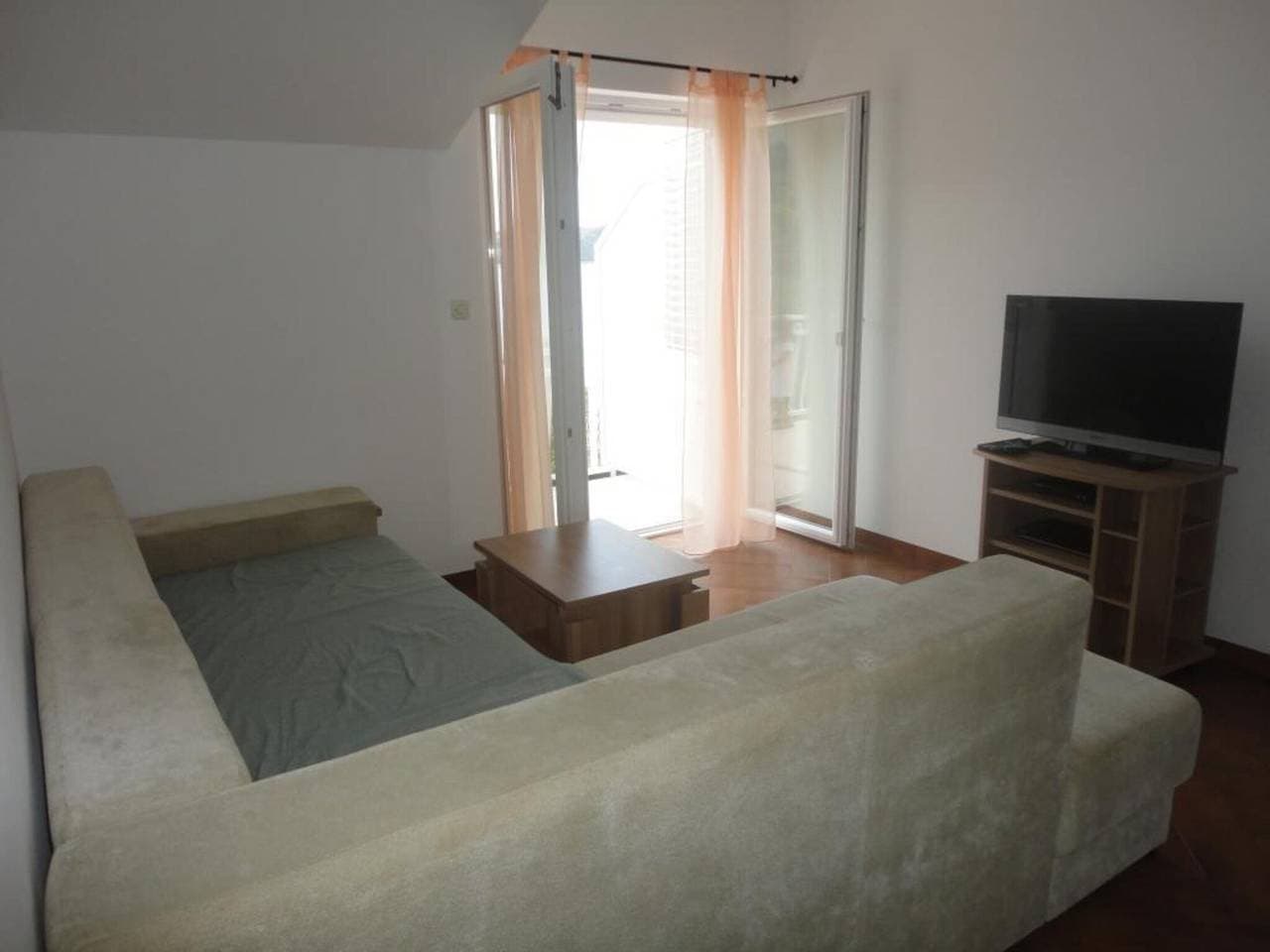 Foto 2 von 11: Apartments Marija Slano- Two-Bedroom Apartment with Balcony and Sea View - 1 (A)