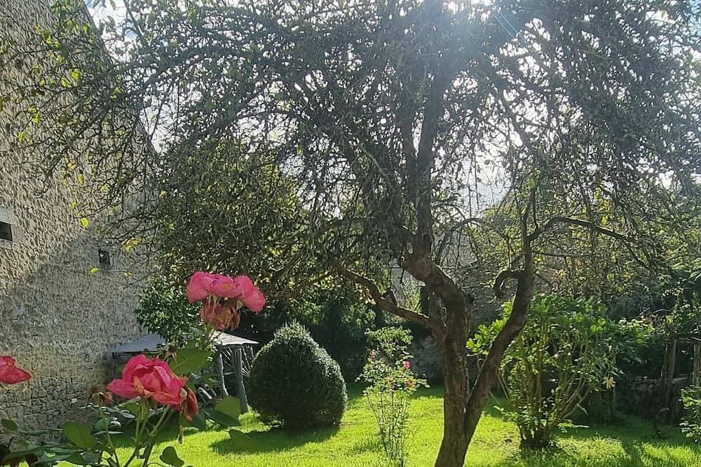 Foto 13 von 30: Gite de Luxe de 160m2 Avec Piscine et Jardin Arboré