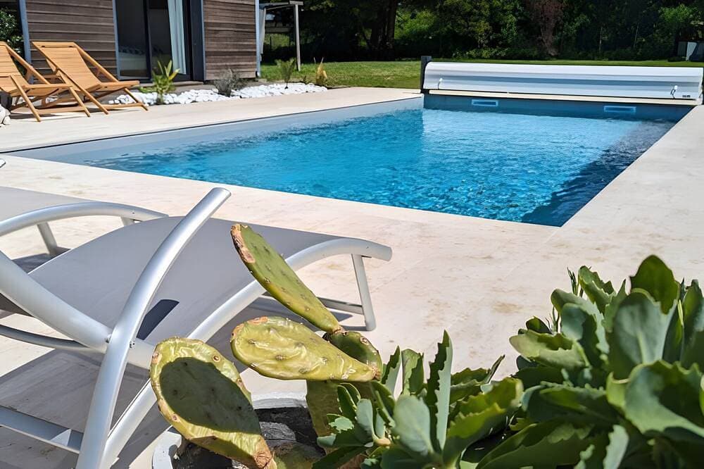 Foto 8 von 30: Gästezimmer „L'Abri des Flots“ mit Pool, gemeinsamer Terrasse und WLAN