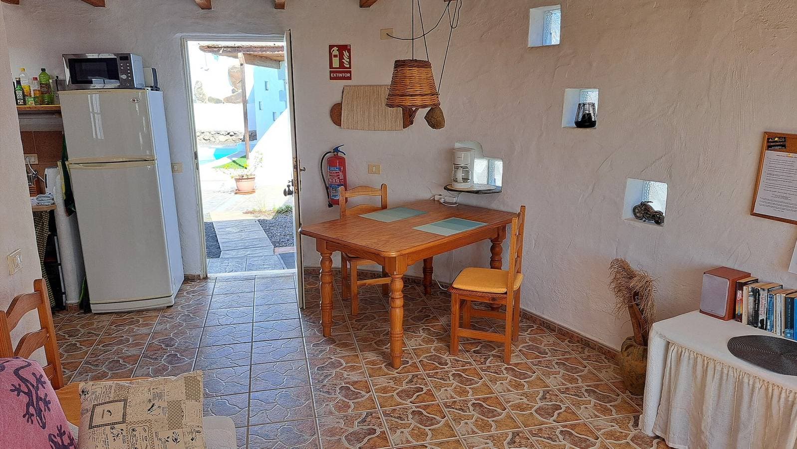 Foto 7 von 22: Schönes 1 Bedroom Apartment - Free Wifi - große Terasse mit Aussicht auf das Meer