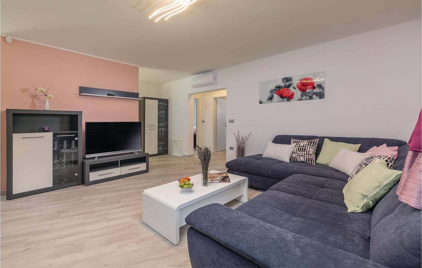 Foto 7 von 41: Charmante 70 m² große Wohnung mit Terrasse, WLAN und Parkplatz in Strandnähe