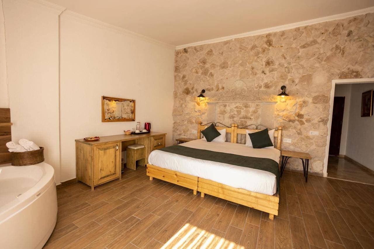 Foto 10 von 19: Queen Suite with Spa Bath