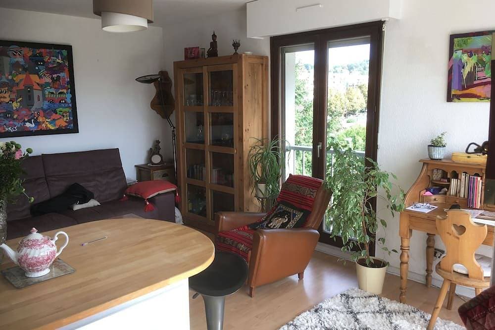 Foto 5 von 11: Typ 2 mit Südlage Terrasse mit Blick auf den See von Annecy in 300 Meter