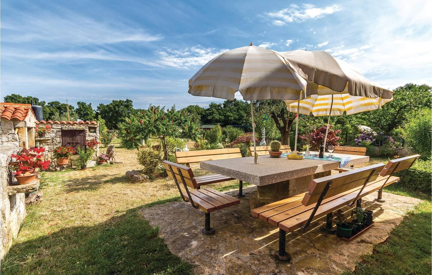 Foto 4 von 25: Komfortable Unterkunft, 2,5 km von der Küste entfernt: WLAN, Klimaanlage, Terrasse und Parkplatz!