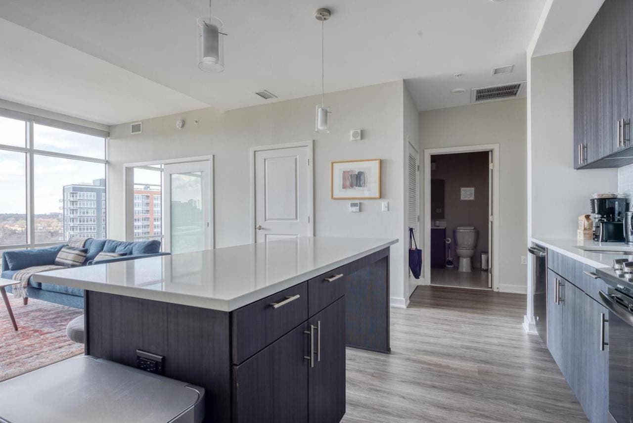 Foto 5 von 29: Fairfax 1Br w pool elevator workspace Wdc-778