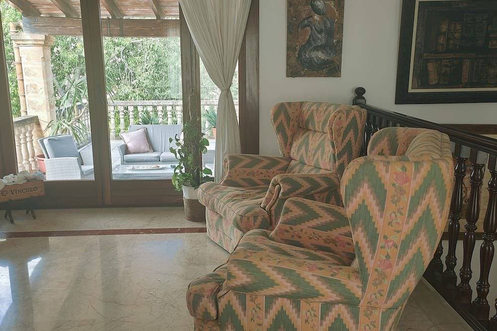 Foto 7 von 30: Casa con Mucho Espacio en Pueblo muy Tranquilo Bien Comunicado. Piscina
