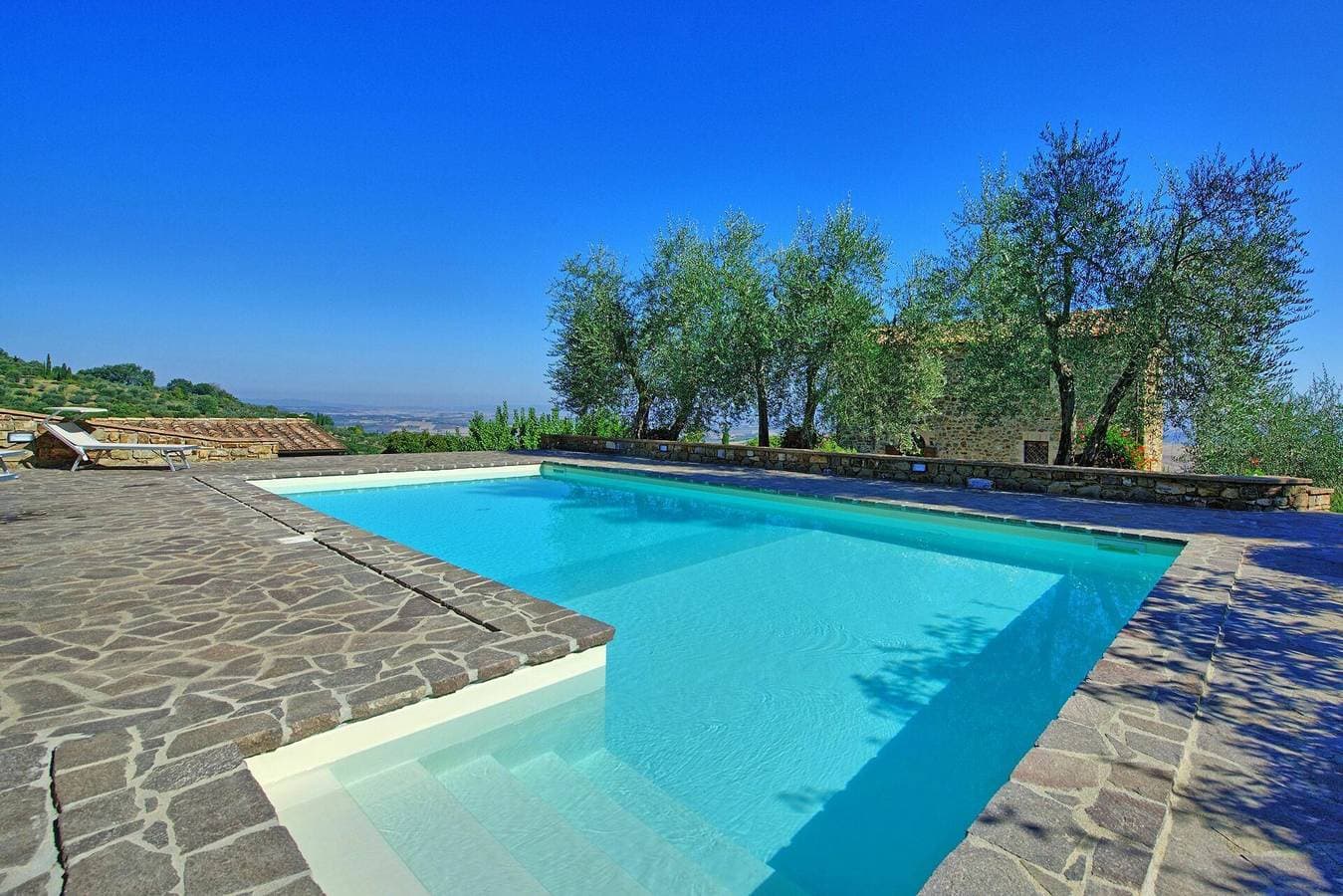 Foto 12 von 39: Villa für 8 Personen mit Pool