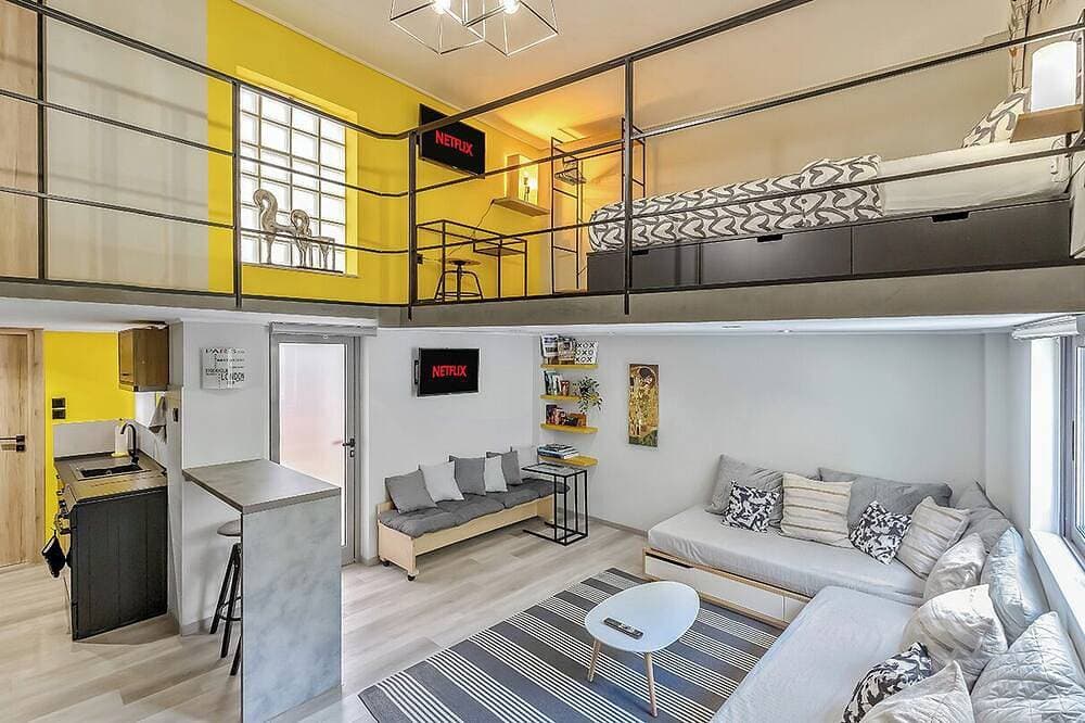 Foto 2 von 23: Charming loft-style apartment just 60 m from Artemida’s long sandy beach!