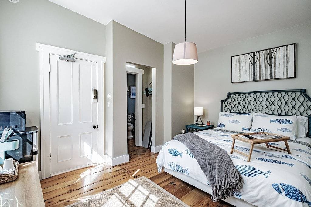 Foto 11 von 26: Location, location! Prime-  West End Studio. Walkable to entire city!