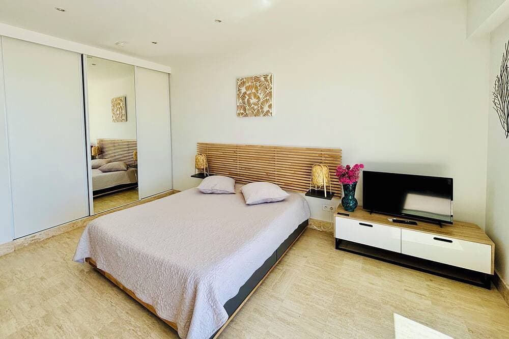 Foto 5 von 20: Studio mit Balkon und Parkplatz, atemberaubender Blick auf Cap-Ferrat und das Meer!