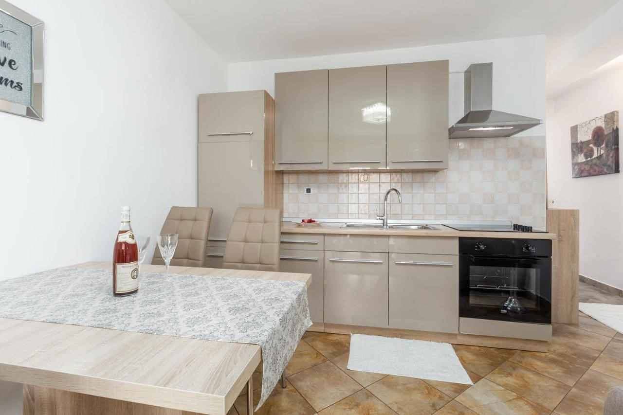 Foto 6 von 26: Ferienwohnung mit Klimaanlage und Terrasse