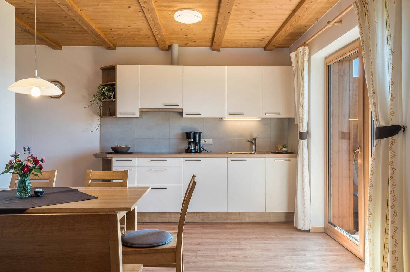 Foto 7 von 30: Ferienwohnung 'Mongaduierhof Apt Schlern' mit Bergblick, Gemeinschaftsgarten und WLAN