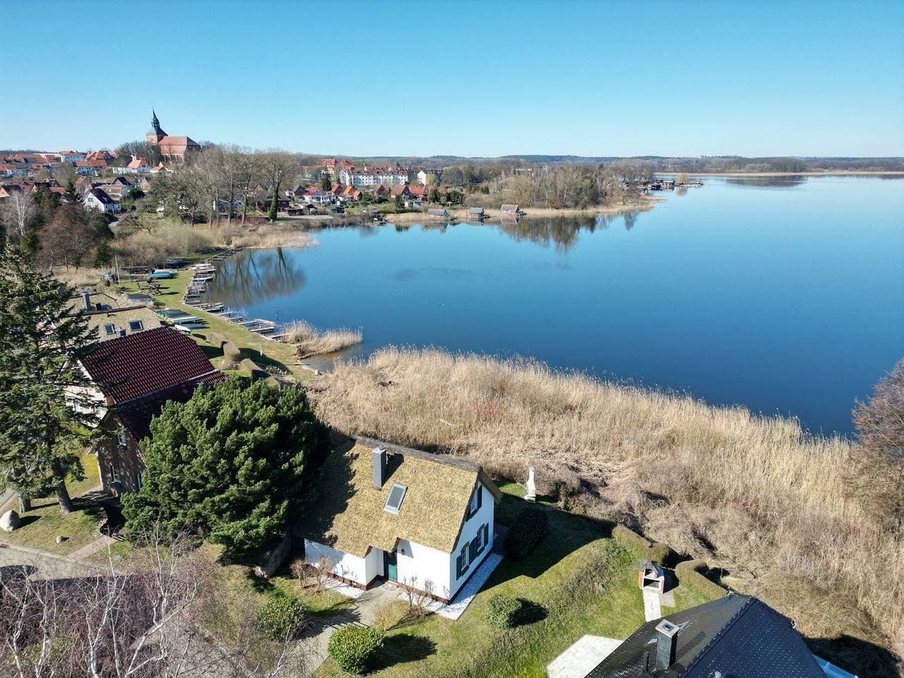 Entspannen Sie in dem idyllischen Ferienhaus Seerose am See! 1