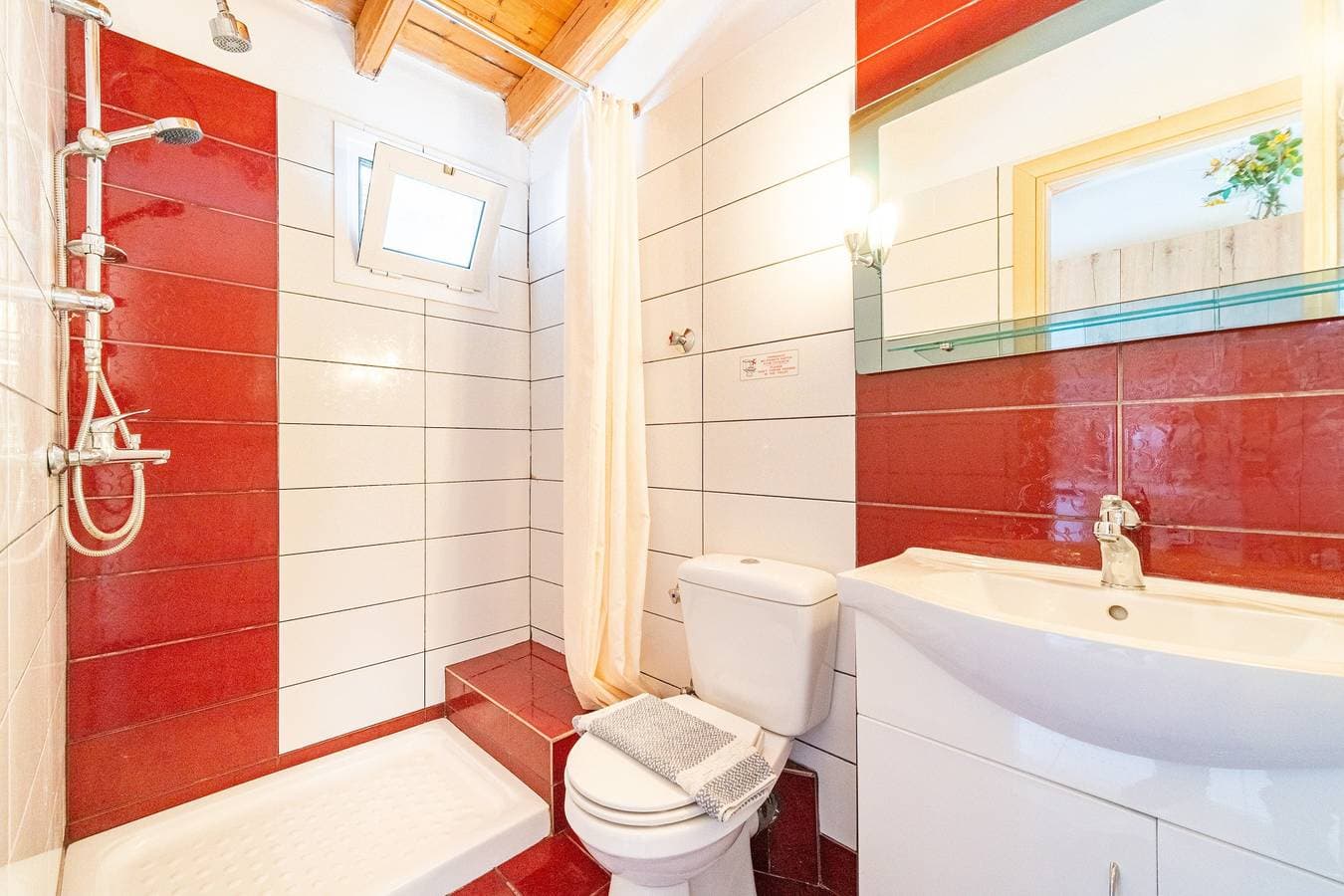 Foto 11 von 23: Einzimmerapartment 'Arianna Deluxe Studio 21' mit Meerblick, Gemeinschaftspool und WLAN