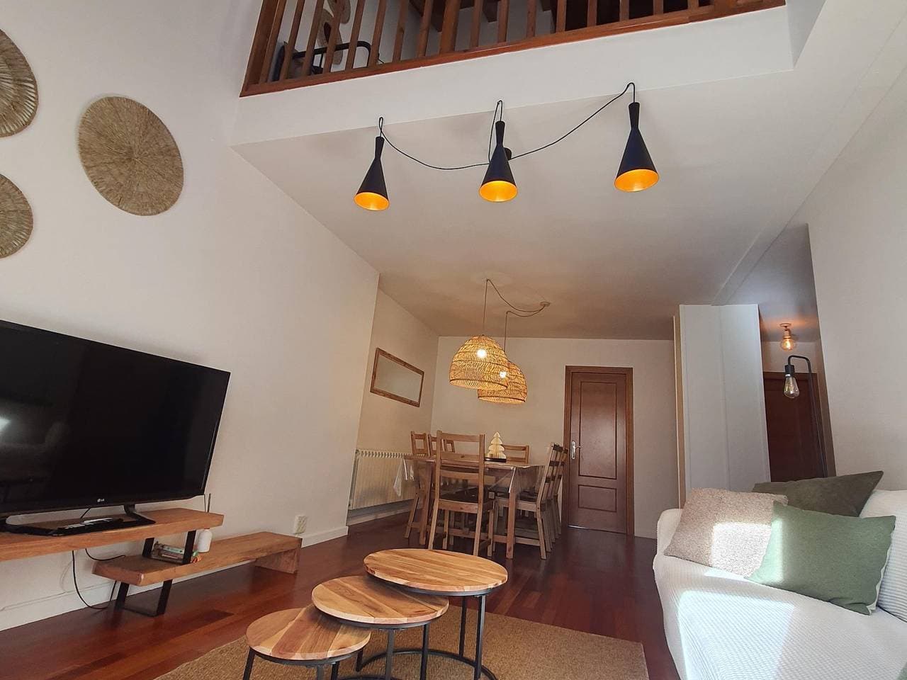 Foto 2 von 24: Ferienwohnung für 8 Personen mit Terrasse