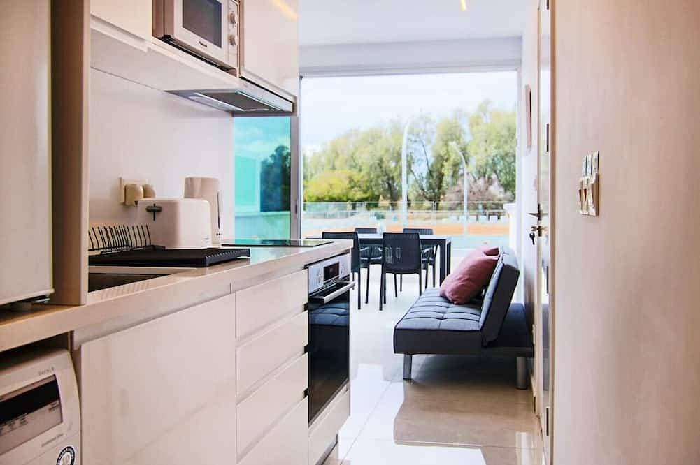 Phaedrus Living: Seaside Luxury Flat Harbour 104 1