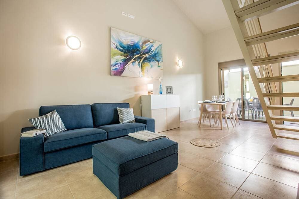 Modernes Stadthaus mit 2 Schlafzimmern, Wifi und Garage neben dem Strand 1