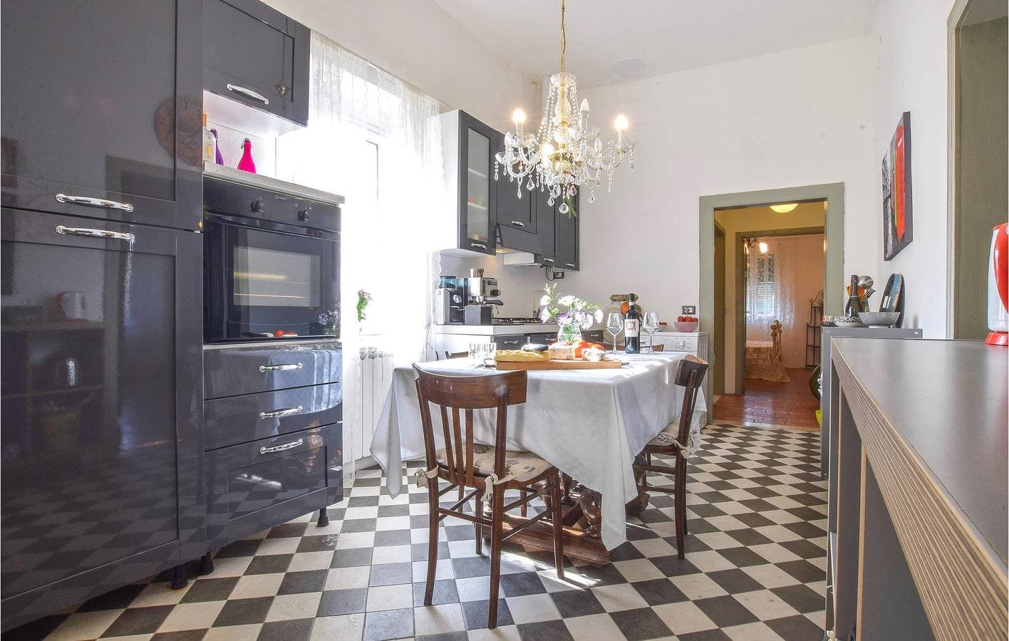 Foto 3 von 21: 100qm Wohnung mit WiFi, Pool und Garten